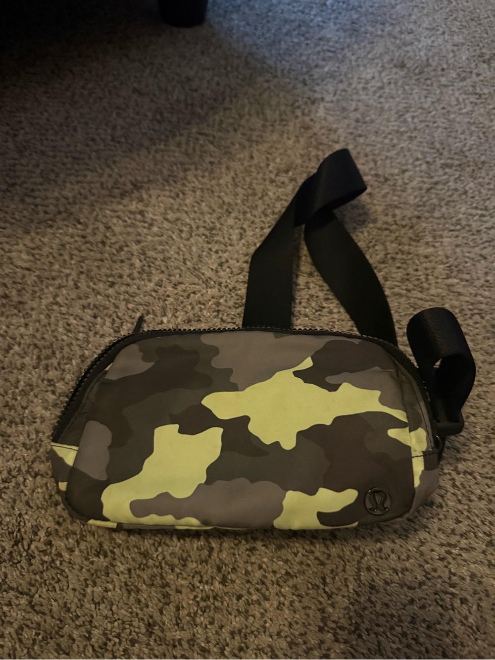 lululemon athletica Men’s/Women’s Camo Belt Bag in Olive and Black